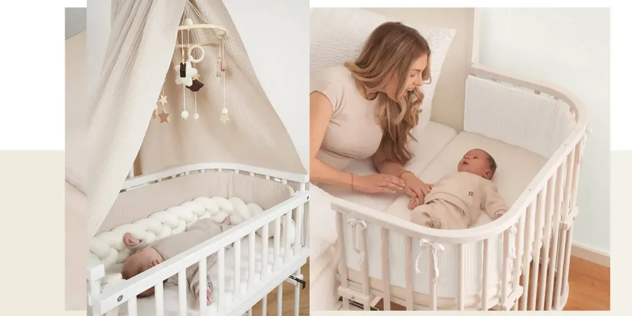 Ein Babybett neben dem Elternbett. Ein süßer Säugling schläft friedlich, während eine Mutter ihr Neugeborenes im Arm hält.