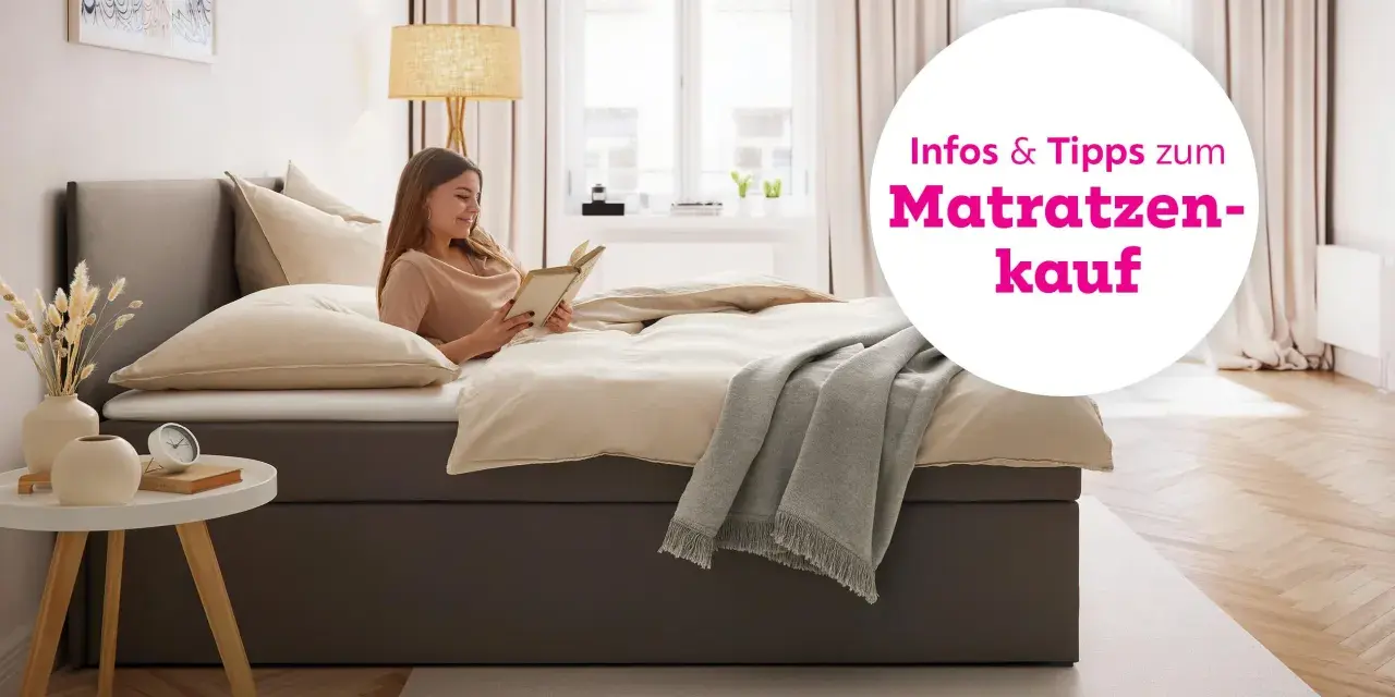 Frau liest Buch im Bett. Infos & Tipps zum Matratzenkauf.