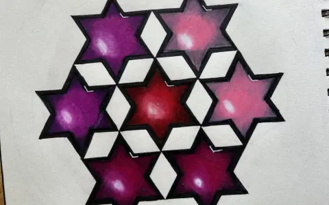Sieben Sterne in Lila-, Rot- und Rosatönen bilden ein Muster, das an einen tri hexagon erinnert.