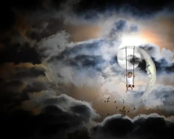 Ein Kind schaukelt am abnehmenden Mond, umgeben von Wolken. Ein Traum vom Schlaf.