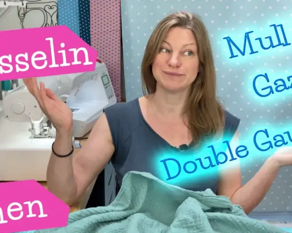 Frau erklärt den **double gauze musselin unterschied** beim Nähen.