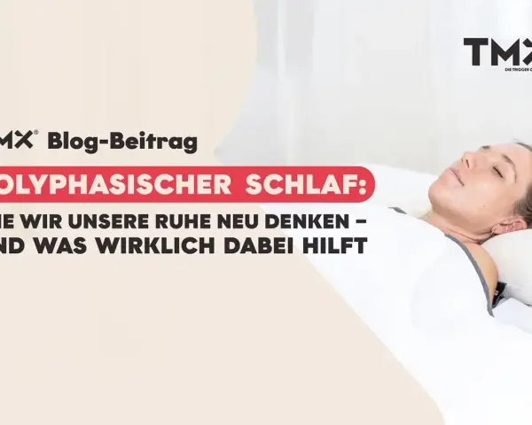 Frau schläft entspannt. Der Blog-Beitrag von TMX thematisiert polyphasischen Schlaf und wie intervall schlafen uns helfen kann, Ruhe neu zu denken.