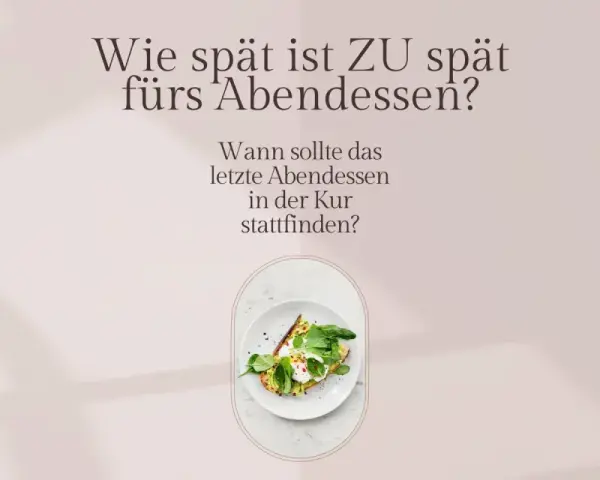 Wie lange vor dem schlafen nichts essen? Ein Avocado-Toast mit pochiertem Ei und Spinat auf einem Teller.